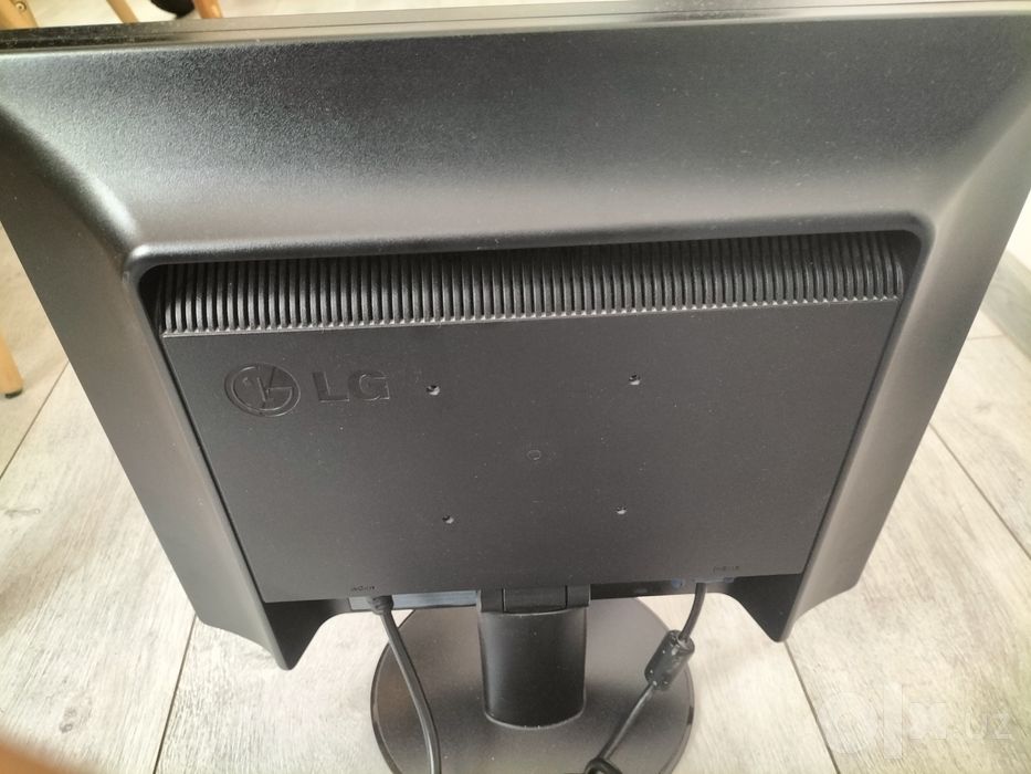 Монитор LG      .