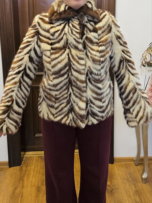 Haina de blana de nurca, alb cu maro