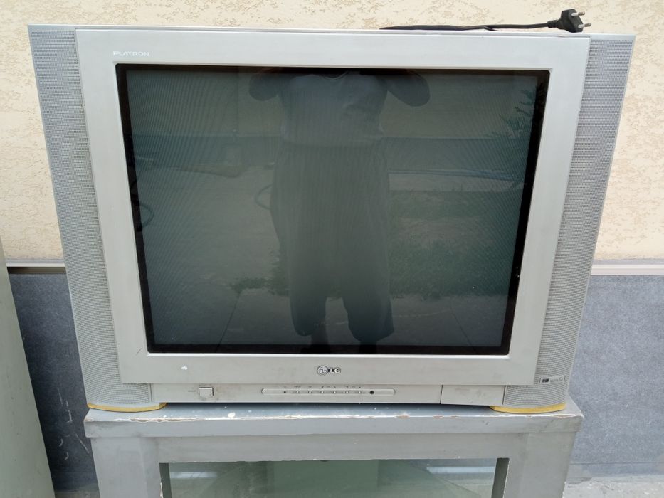 Продаётся большой телевизор LG FLATRON