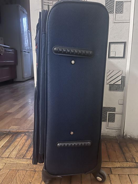 Чемодан на колесиках