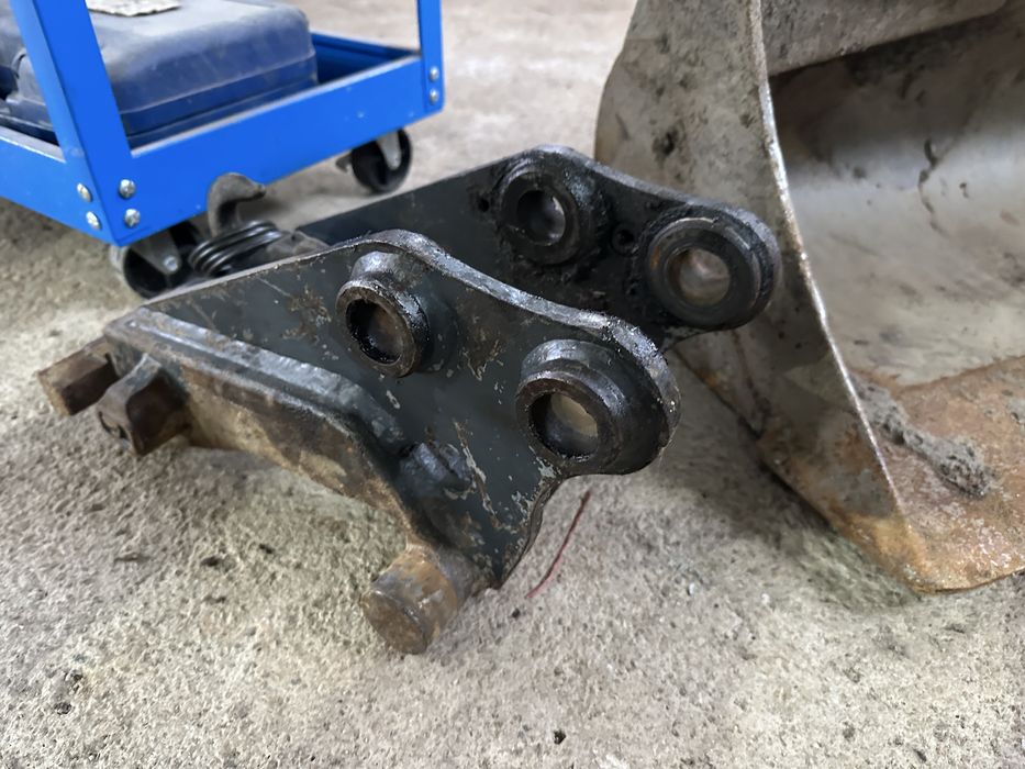 Vand cupe miniexcavator si cuplaj cw05