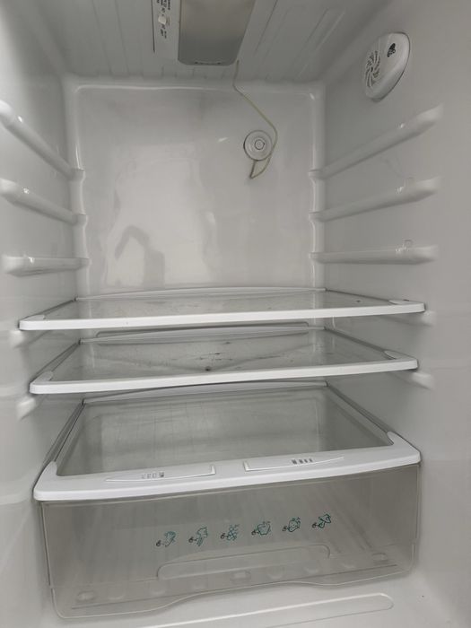 Рабочий холодильник Samsung,