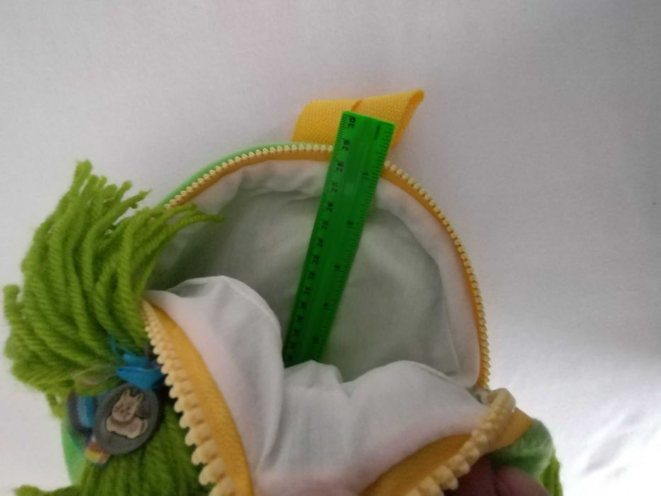 Rucsac cu o papusa aplicata