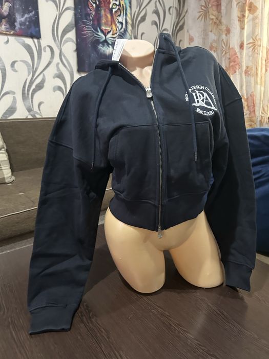 Продается новая укороченная толстовка из Кореи