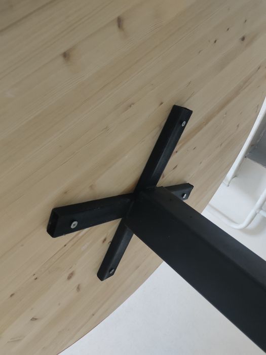 Продается круглый стол