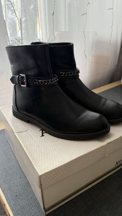 Продам осенние сапоги