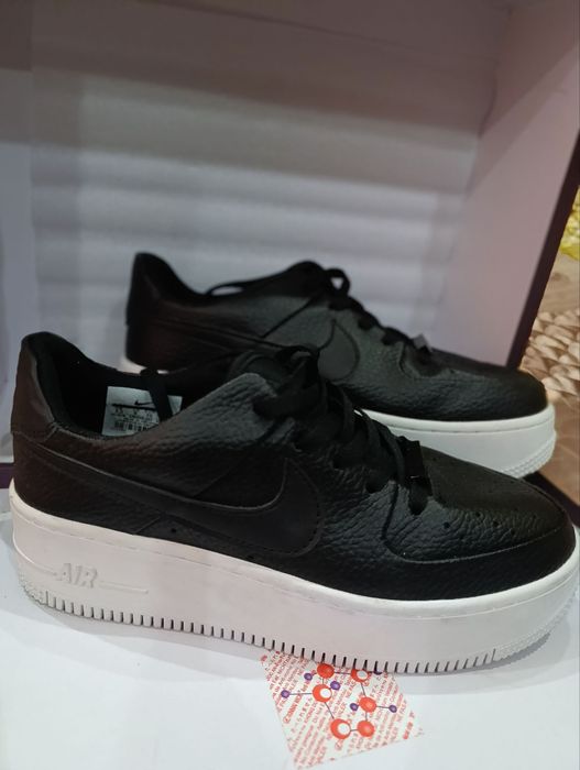 Женские кроссовки Nike 39 размер.