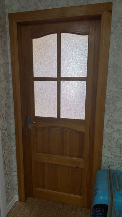 Продам три двери б/у