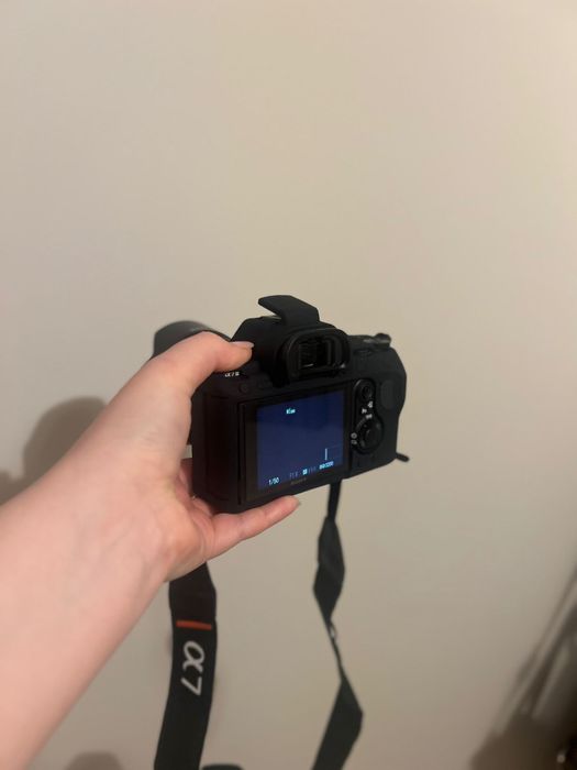 Vand aparat foto Sony A7III + obiectiv Sony 35 mm