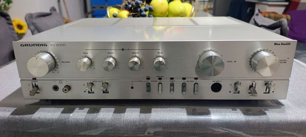 Muzică cu  preamplificator Grundig  xv5000 Blaupunkt  pa-240