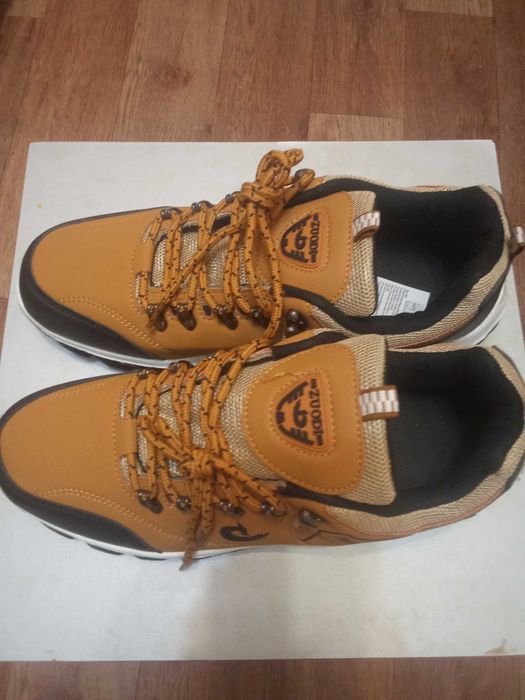 Кроссовки трекинговые