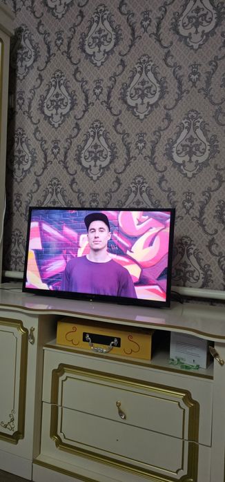 Телевизор Sony bravia (32 дюйма)