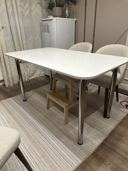 Продам кухонный стол 140*80