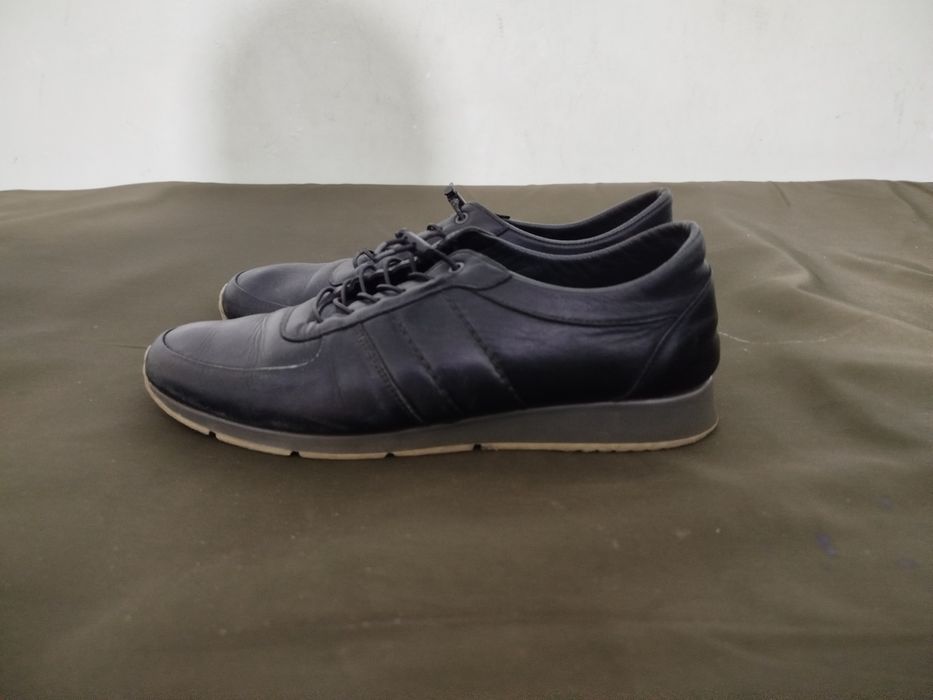 Продам кожаные кроссовки.