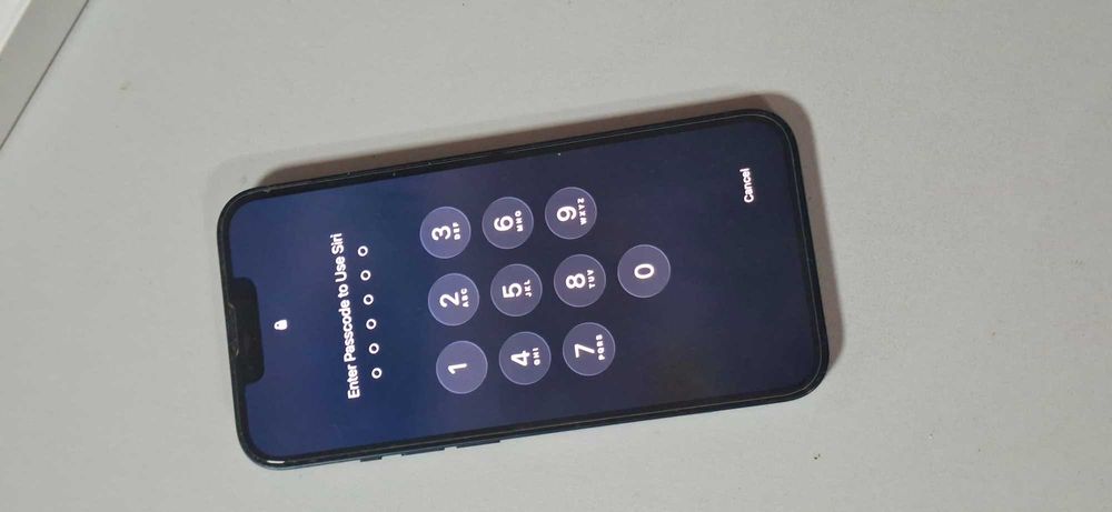 iPhone 13 128GB – кутия, кабел, документи – много запазен
