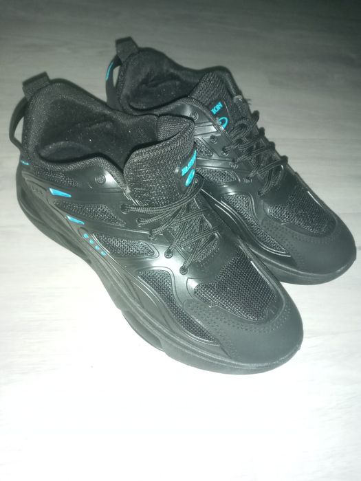 Продам кроссовки..