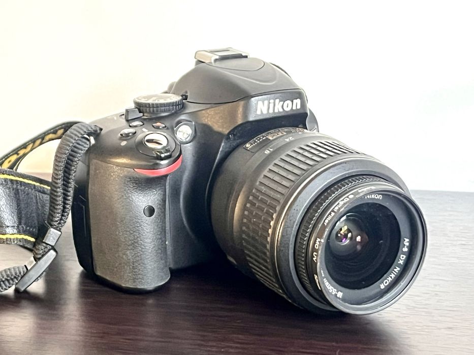 Aparat Foto Nikon D5100 + Obiectiv 18-55mm – Stare excelentă, ideal pentru începători!