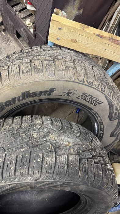 Продам два балона 265/65/17