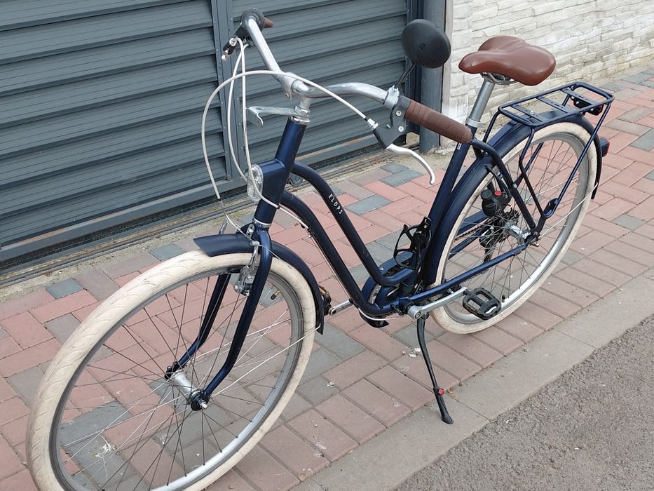 Se vinde bicicleta Dama.