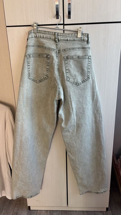продаю джинсы (новые)
