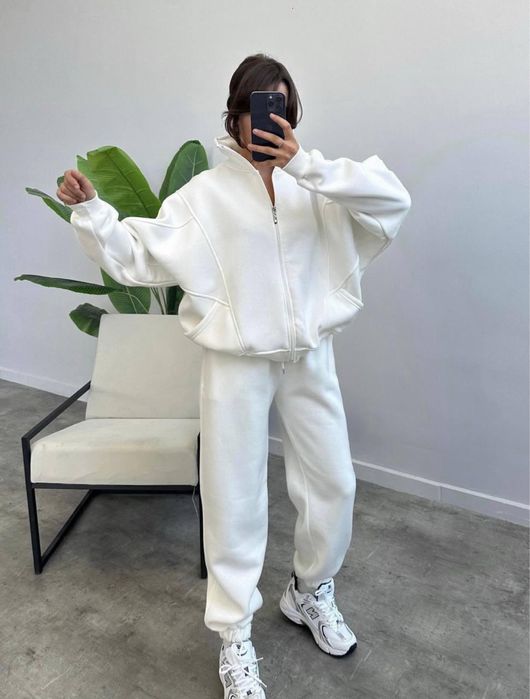 Дамски спортен костюм