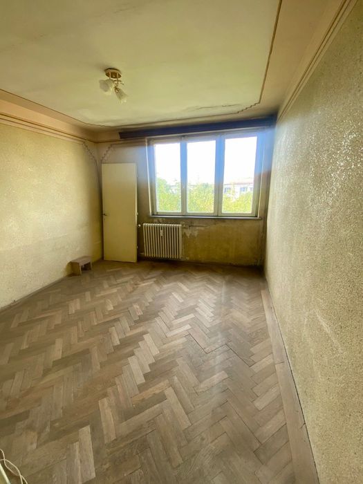 Apartament 2 camere, bloc cărămidă, Calea București-Institut, sud, acoperiș nou