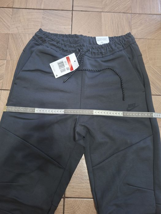 Pantaloni Nike pentru bărbați,nou cu etichetă,de culoare gri