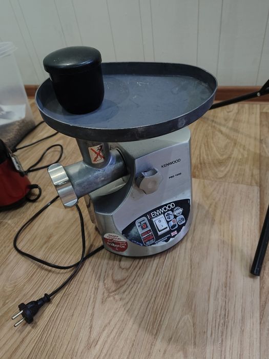 Продам электромясорубку