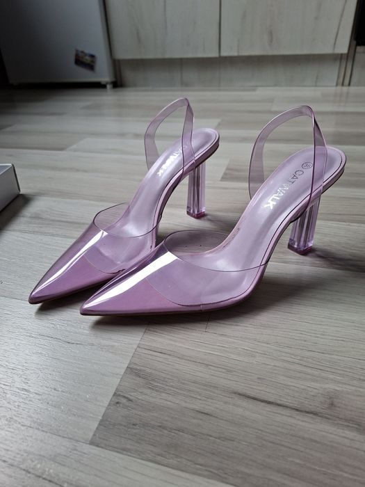 Дамски обувки с токчета на марката Catwalk!