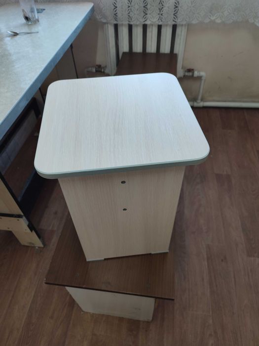 Табурет кухонный три