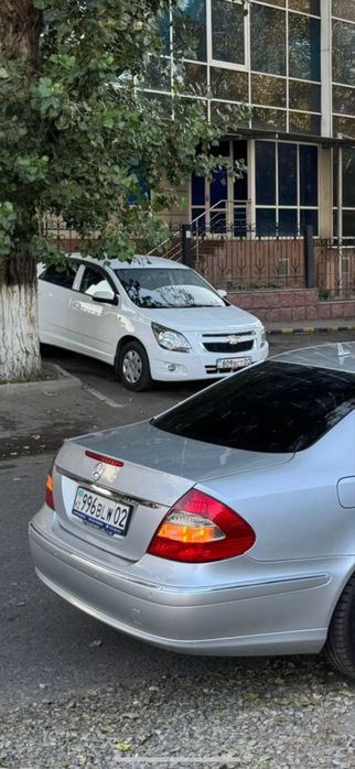 В продаже бампера на 211 мерседес