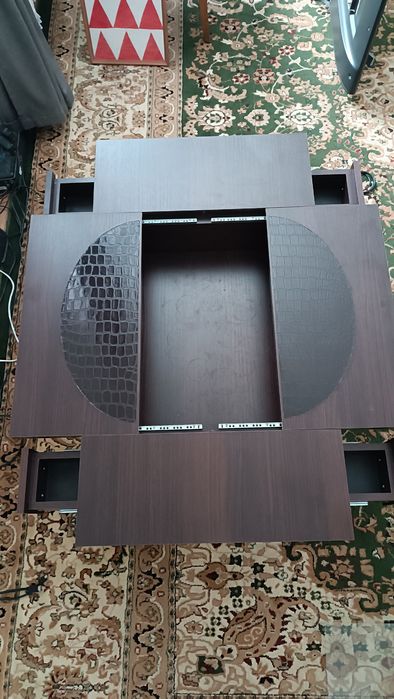 Продам столик журнальный