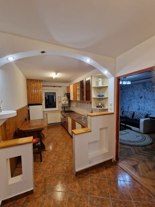 Închiriez apartament 3 camere Valea Aurie