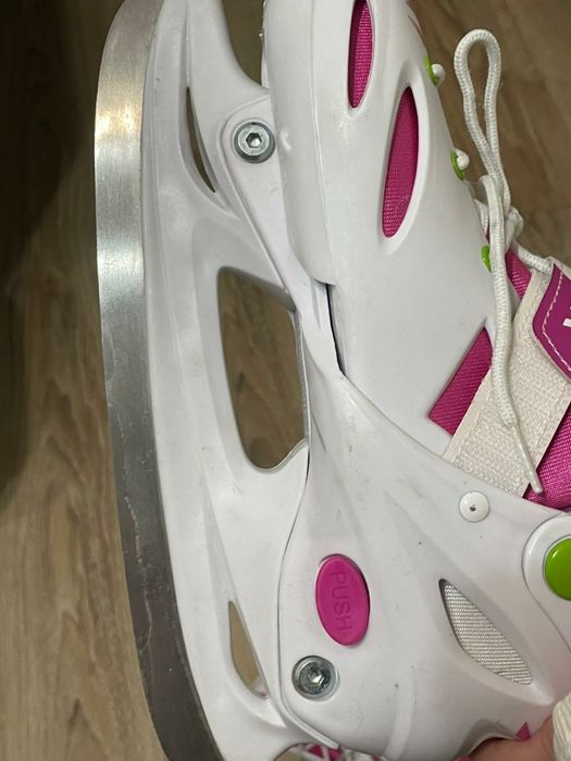 Коньки на девочку