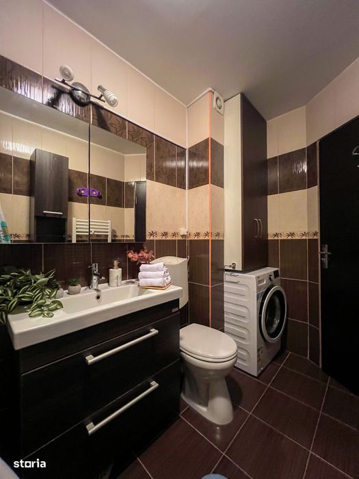 Apartament pe 2 nivele, 4 camere, parcare, str Sesul de sus