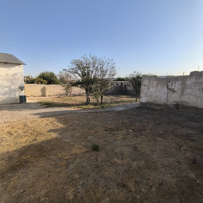 Karmana tumani Gulshan qoʻrgʻonida Hovli sotiladi