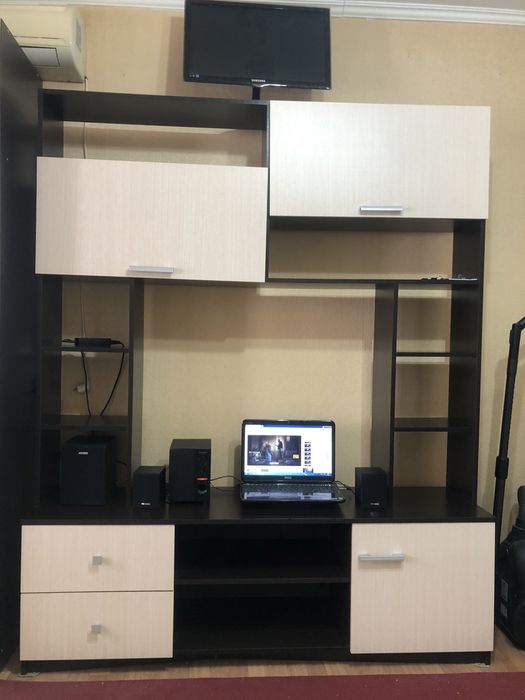 Продам стенку под телевизор