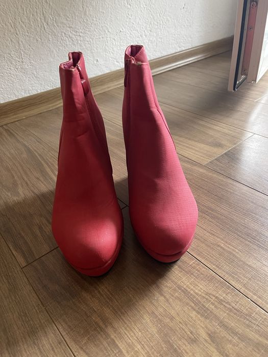 Дамски червени боти
