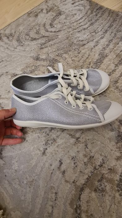 Женская лёгкая обувь