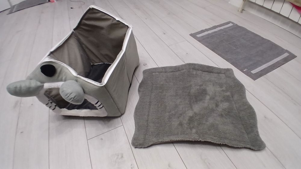 Домик для собак и кошек