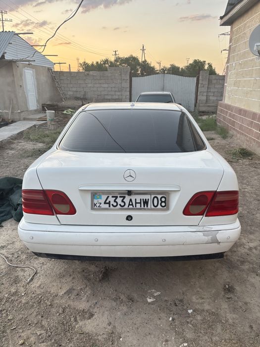 Мерс 210 авариный