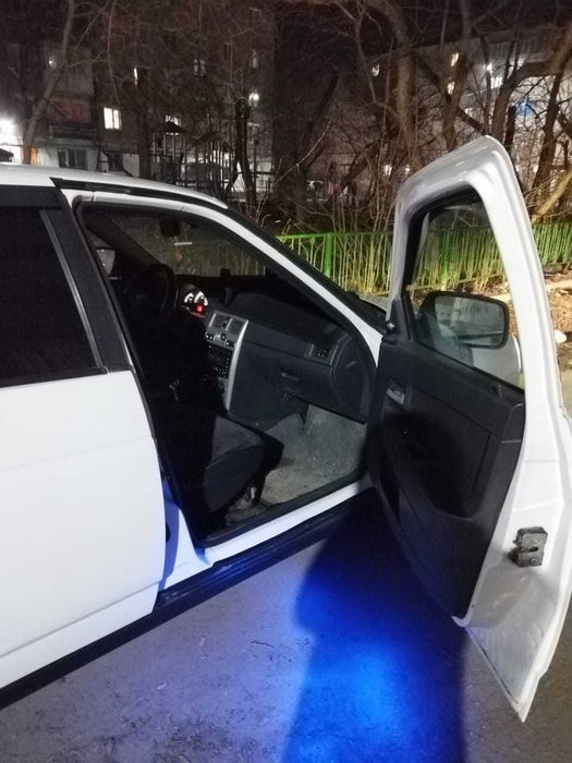 Продам приору седан