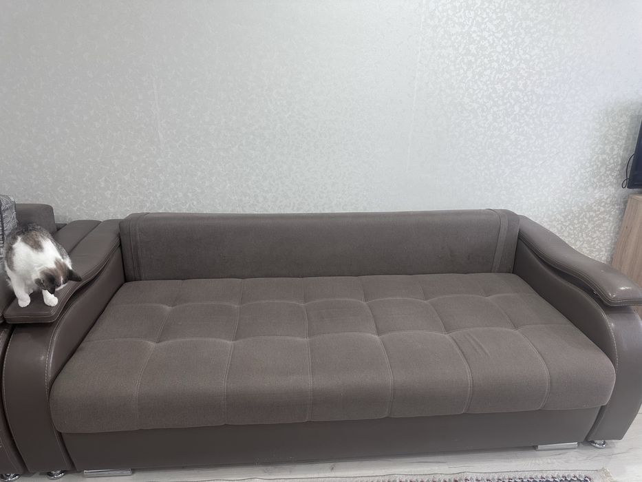 Диван с креслом