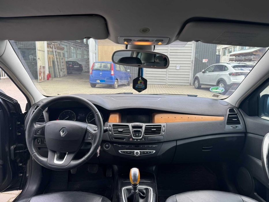 Renault Laguna 2.0 dCi 110 CP – 2008 – 2.000 €