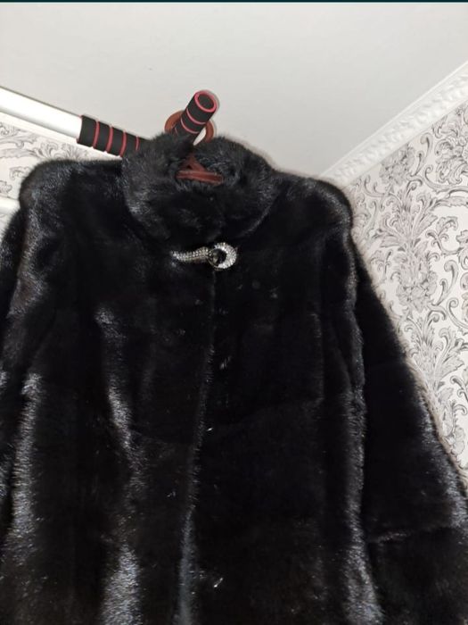 Шубу норковую продам