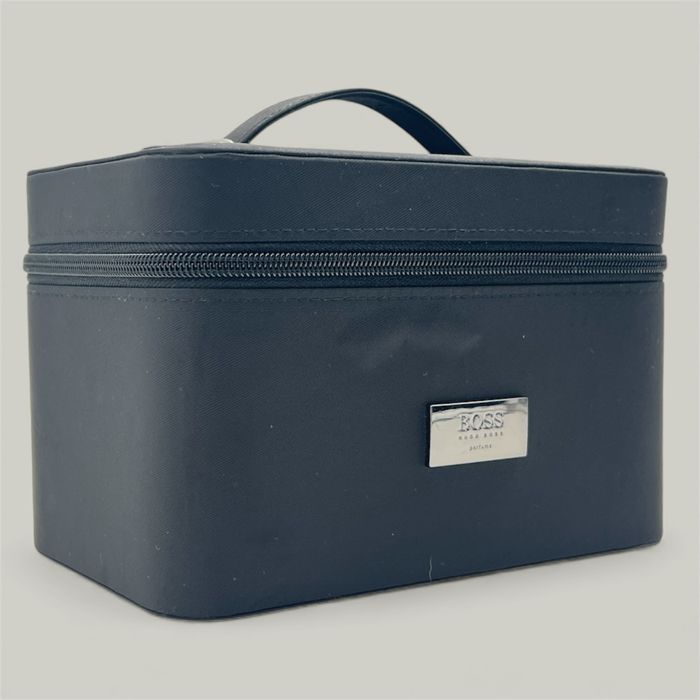 Hugo Boss ново куфарче за гримове