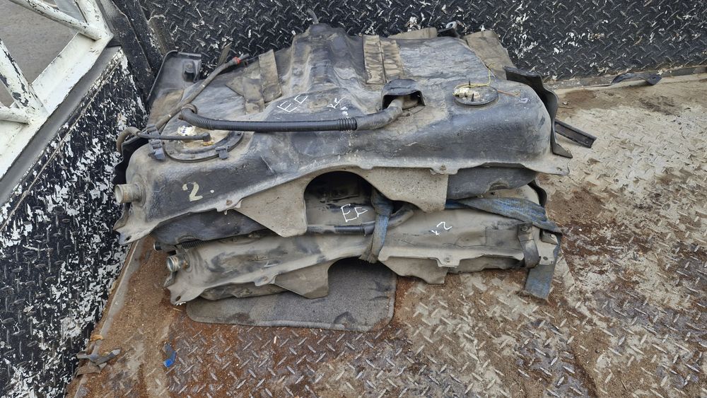 Бензобак Тойота раф 4 2003