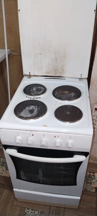 Продам Электро плиту