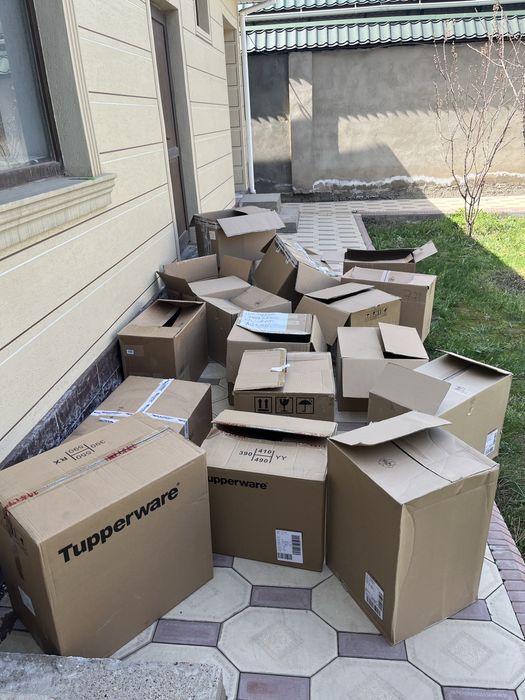 Коробки картонные прочные, разных размеров.