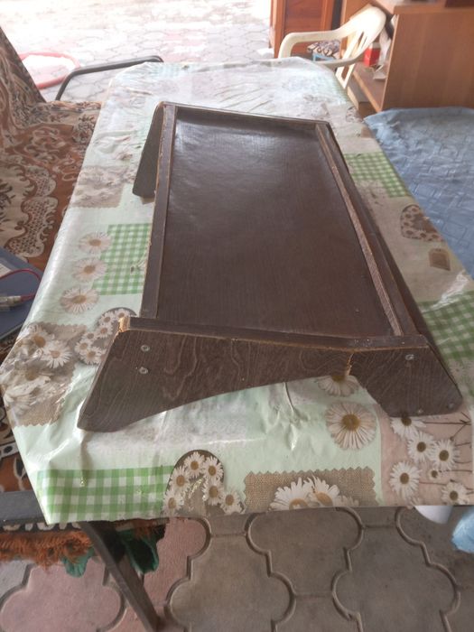 Продам столик на грузовое авто.
